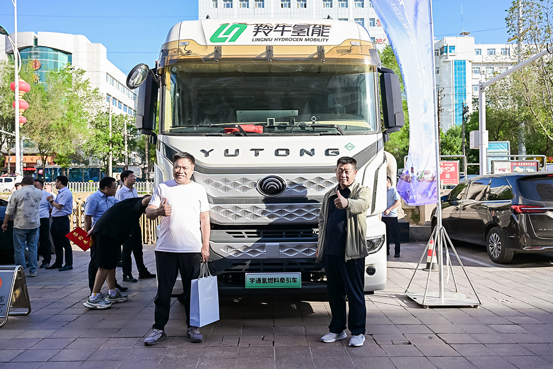 跑赢每一度丨从乌市到新乡，宇通重卡唱响新品上市“双城记”